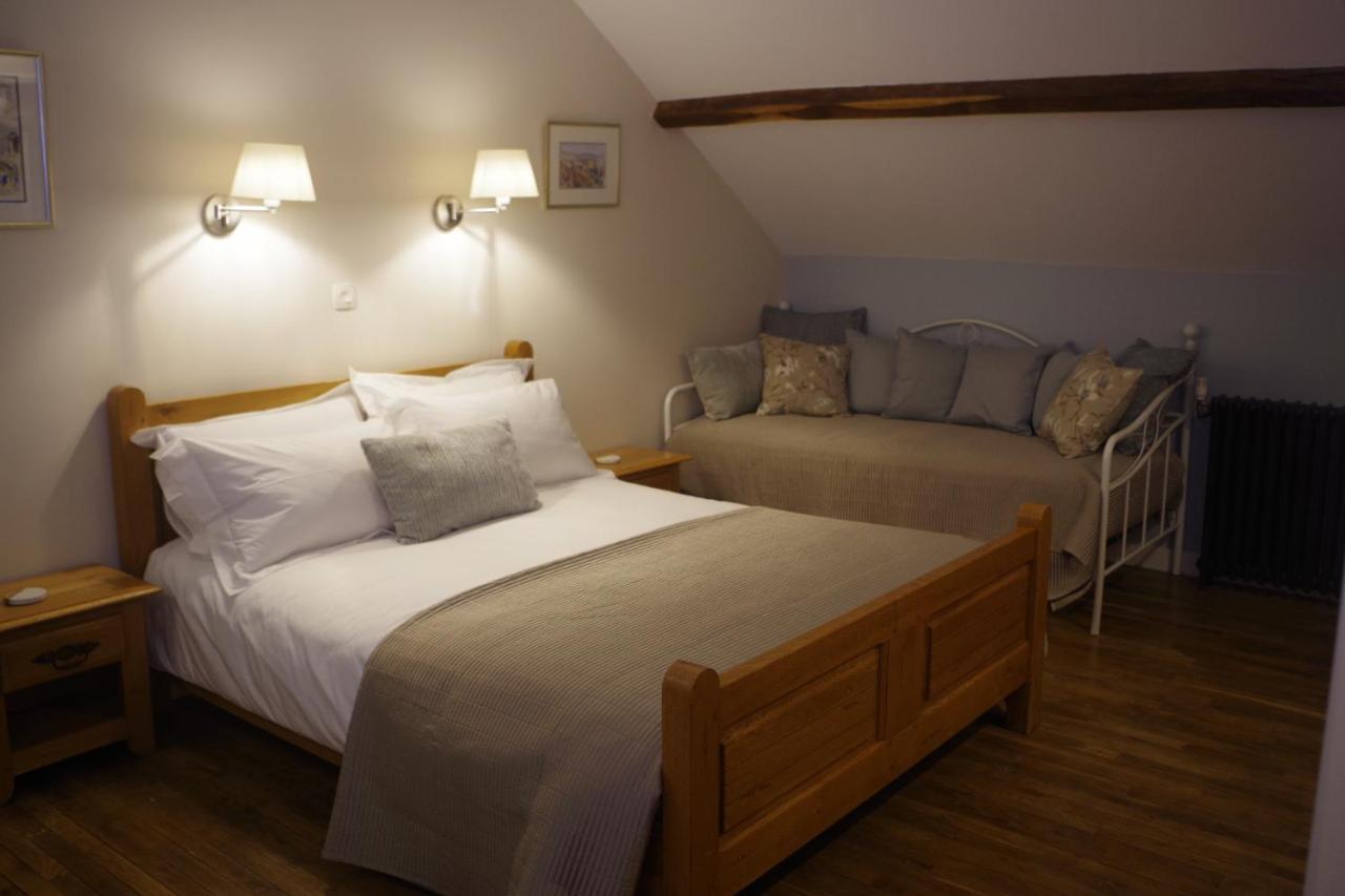 Chambres & Table D'Hotes De La Vieille Ferme Salon-la-Tour Экстерьер фото