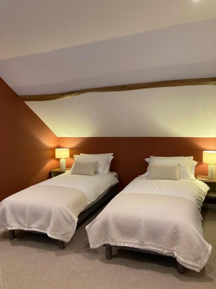 Chambres & Table D'Hotes De La Vieille Ferme Salon-la-Tour Экстерьер фото